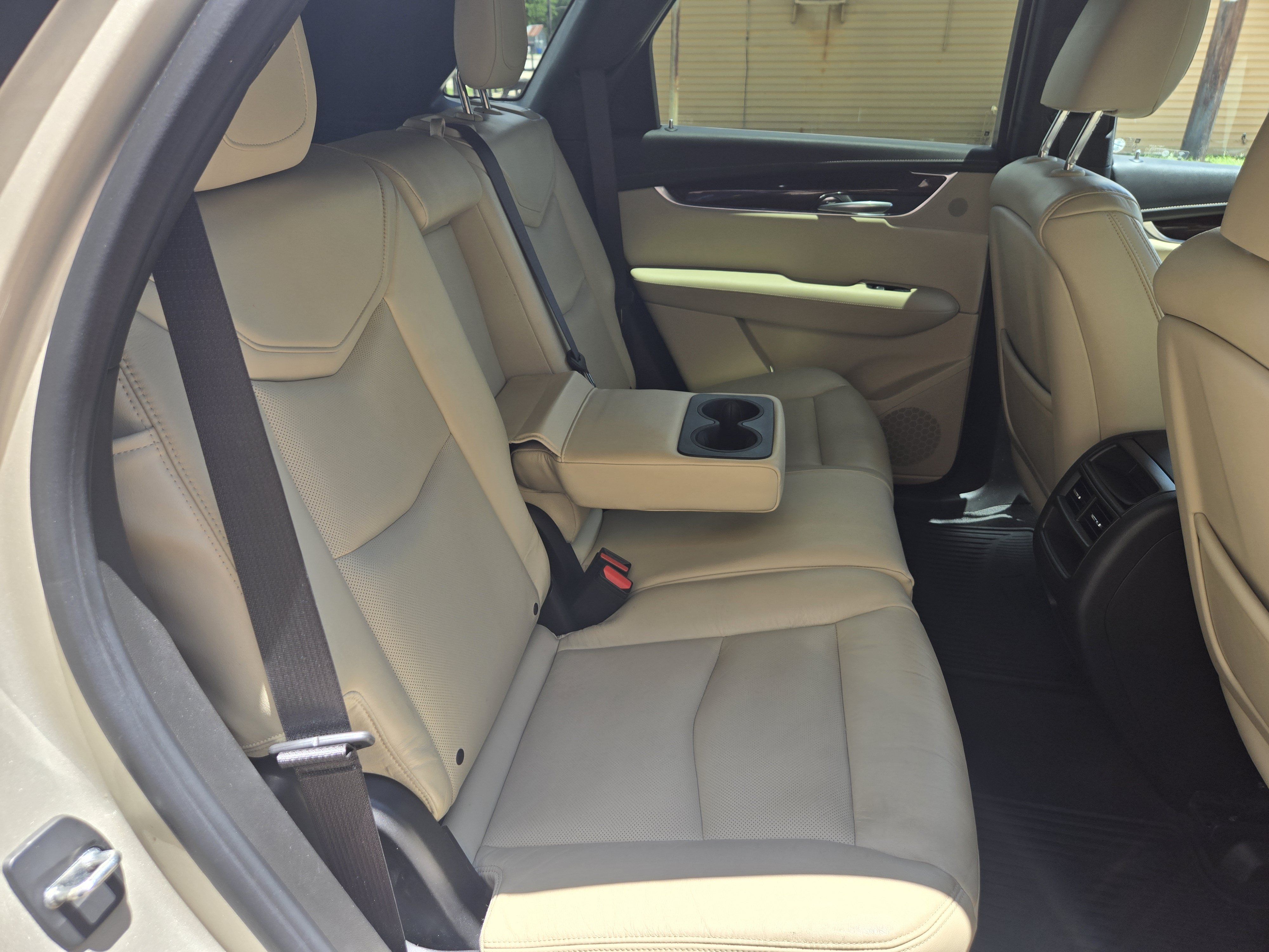 Used 2017 Cadillac XT5 Luxury w/ Driver Awareness Package FWD image 11