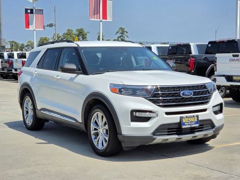 Used 2021 Ford Explorer XLT w/ Equipment Group 202A RWD image 3