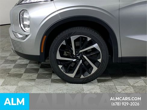 Used 2023 Mitsubishi Outlander SE Black Edition image 14