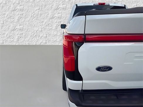 Used 2022 Ford F150 Lightning Platinum image 10