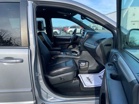 Used 2017 Dodge Grand Caravan GT image 12