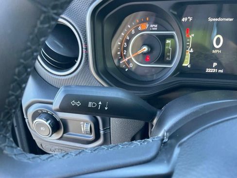 Used 2025 Jeep Wrangler Unlimited Rubicon AWD/4WD image 22