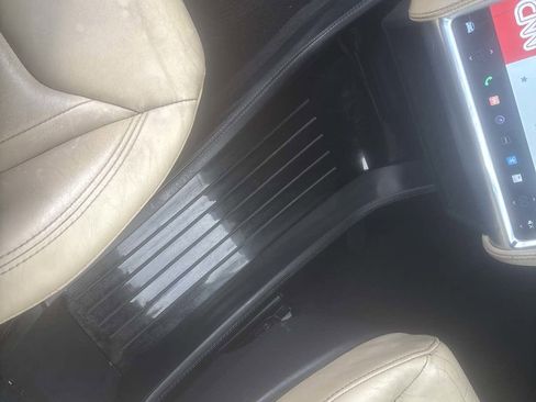 Used 2016 Tesla Model S 70D image 19