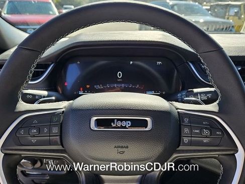 New 2025 Jeep Grand Cherokee Altitude image 22