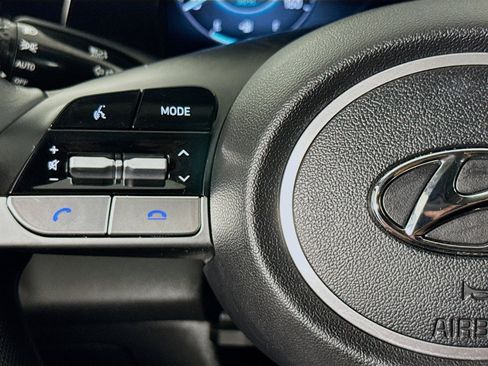 Used 2022 Hyundai Elantra SEL w/ Convenience + Premium Package FWD image 11