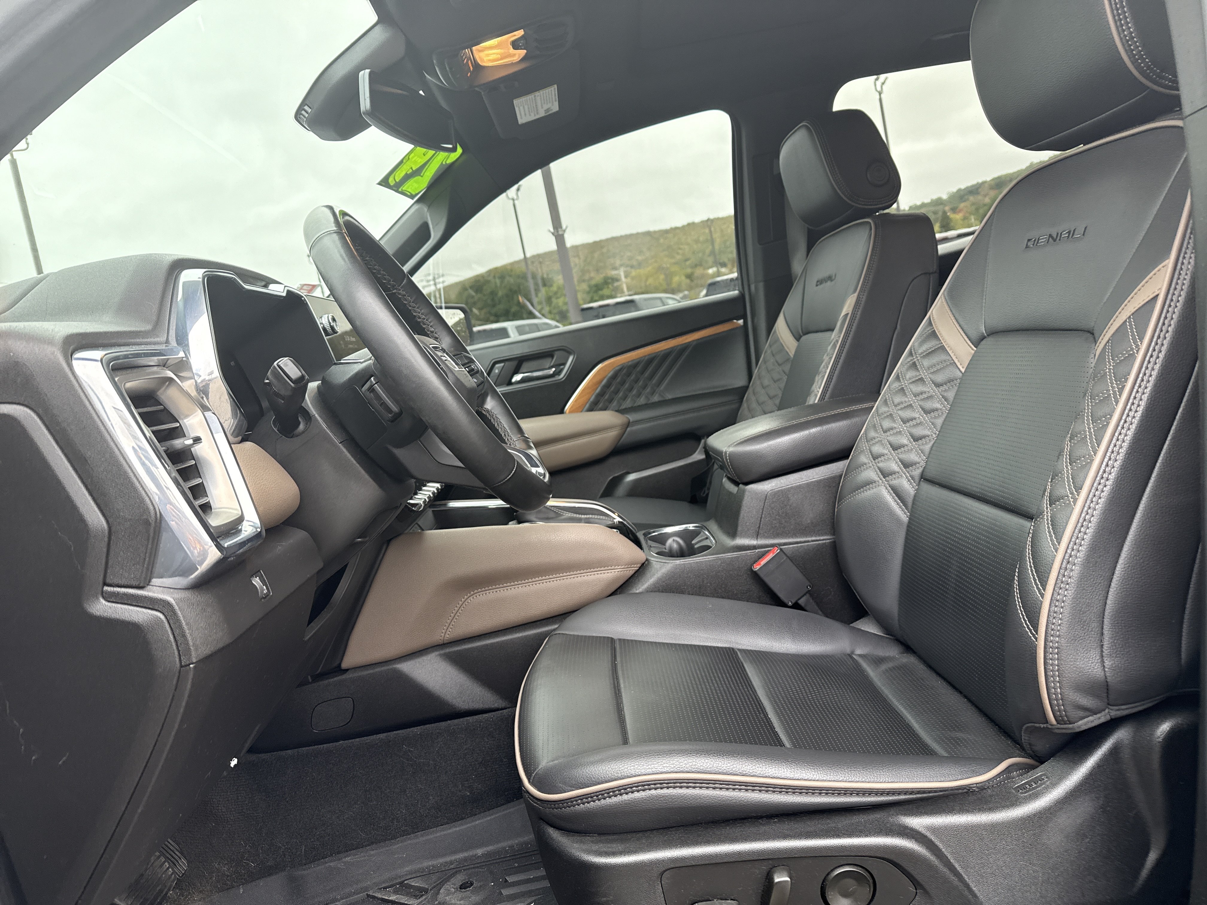 Used 2024 GMC Canyon Denali w/ LPO, Denali Black Edition AWD/4WD image 12
