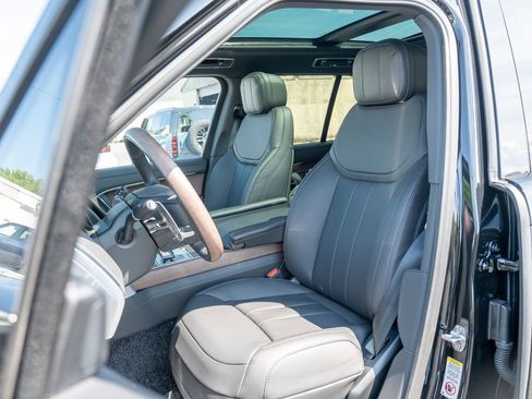 New 2025 Land Rover Range Rover SE image 19