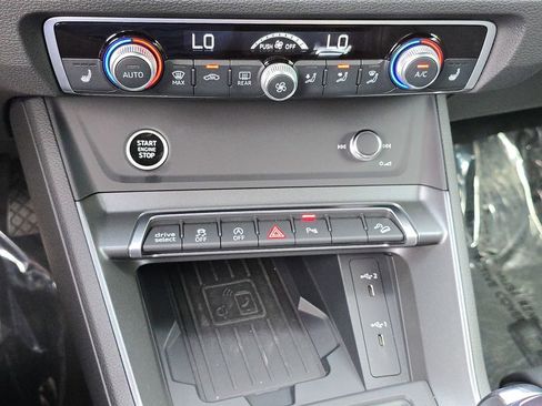 Certified 2025 Audi Q3 2.0T Premium w/ Convenience Package image 27