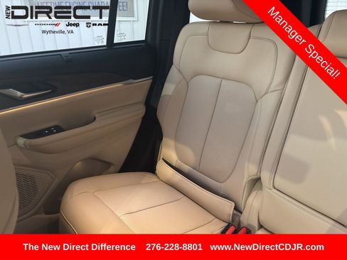 New 2025 Jeep Grand Cherokee Limited w/ Luxury Tech Group II image 23