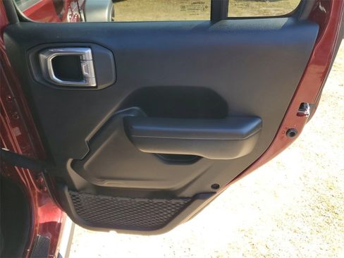 Used 2021 Jeep Wrangler Unlimited Islander image 33