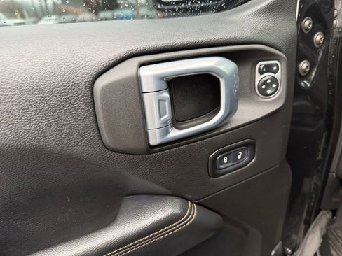 Used 2022 Jeep Gladiator Overland image 11