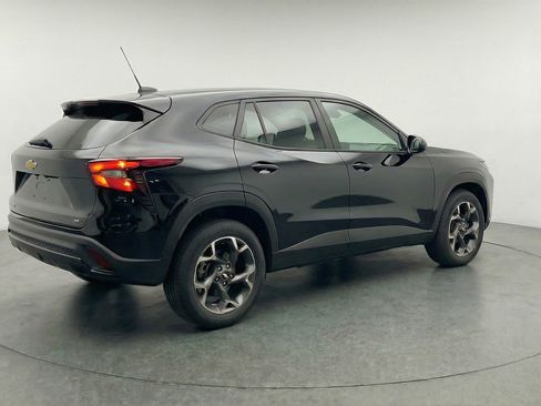 Used 2025 Chevrolet Trax LT w/ LT Convenience Package FWD image 9