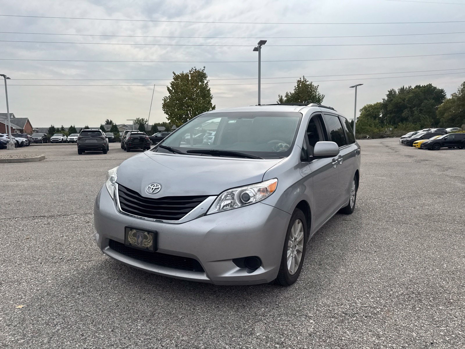 Used 2012 Toyota Sienna LE w/ Towing Pkg AWD/4WD image 4