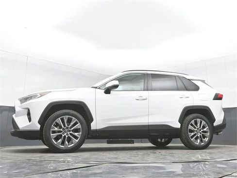 Used 2019 Toyota RAV4 XLE Premium image 48