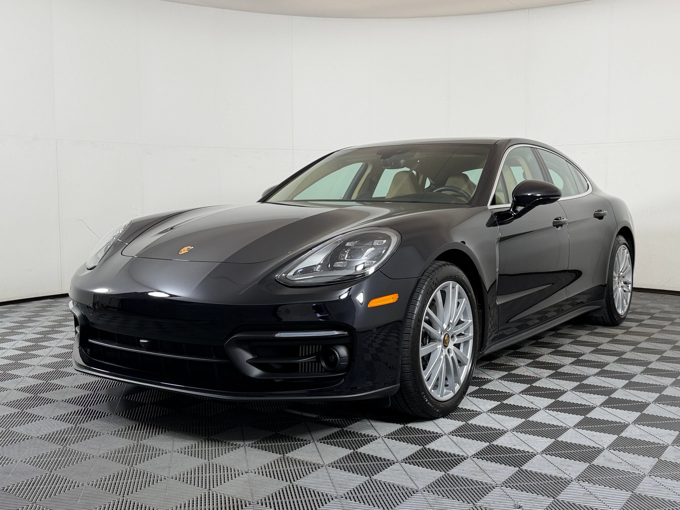 Certified 2023 Porsche Panamera 4 Platinum Edition AWD/4WD image 1
