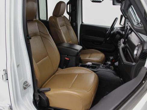 Used 2021 Jeep Gladiator Rubicon AWD/4WD image 26
