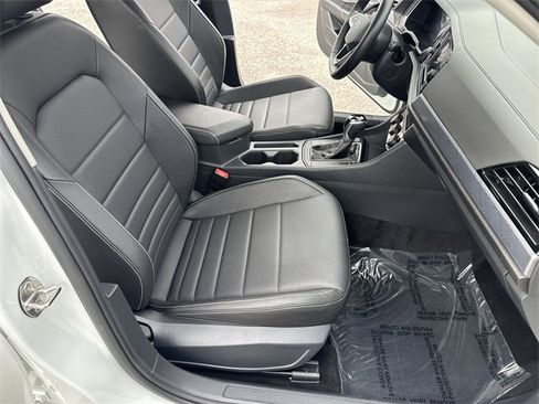 Used 2024 Volkswagen Jetta SE w/ Panoramic Sunroof Package image 10