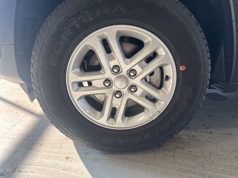 New 2025 Jeep Grand Cherokee Laredo w/ Luxury Tech Group I image 51