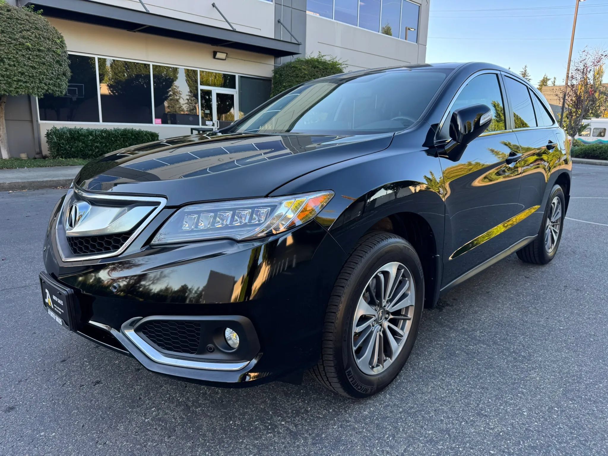 Used 2017 Acura RDX w/ Advance Package AWD/4WD image 4