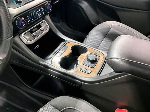 Used 2023 GMC Acadia SLE w/ LPO, Black Accent Package image 18