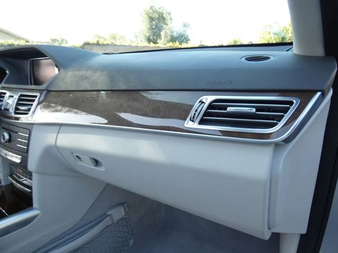 Used 2016 Mercedes-Benz E 350 Sedan w/ Premium Package image 27