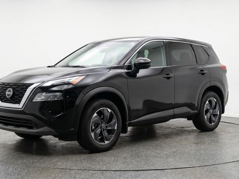 Used 2025 Nissan Rogue SV FWD image 3