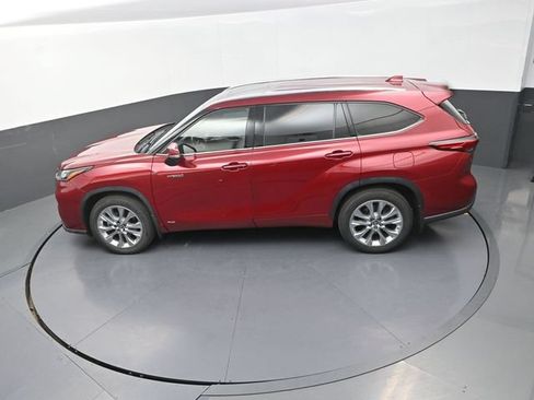 Used 2021 Toyota Highlander Limited AWD/4WD image 25