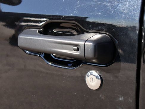 Used 2024 Jeep Gladiator Mojave w/ Technology Group image 19