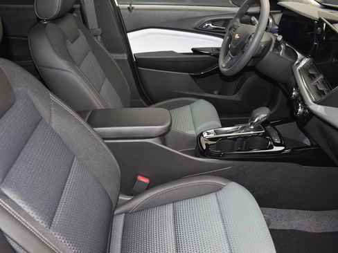 New 2026 Chevrolet Trax LT image 24