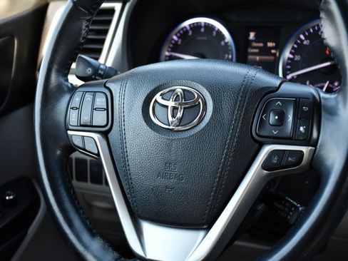 Used 2018 Toyota Highlander XLE image 20