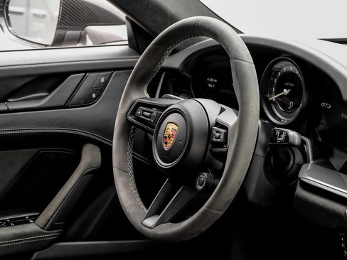 Used 2022 Porsche 911 GT3 image 12