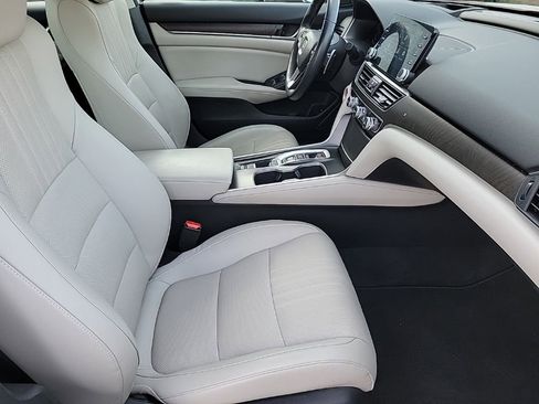 Used 2018 Honda Accord Touring image 15