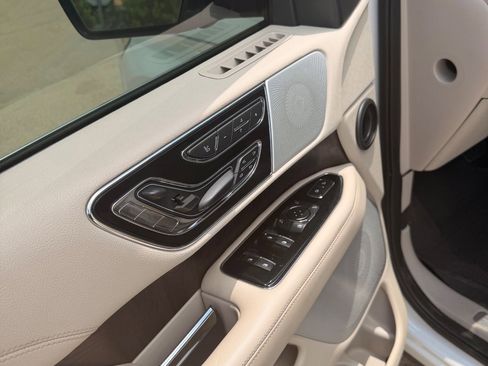 Used 2020 Lincoln Navigator Reserve w/ Luxury Package RWD image 10