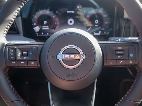 Used 2025 Nissan Kicks SR image 11