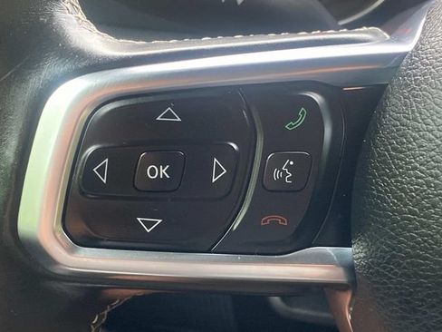Used 2018 Jeep Wrangler Unlimited Sahara AWD/4WD image 19