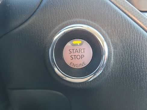 Used 2019 Nissan Pathfinder SL image 32