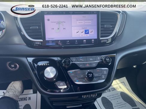 Used 2025 Chrysler Pacifica Select FWD image 23
