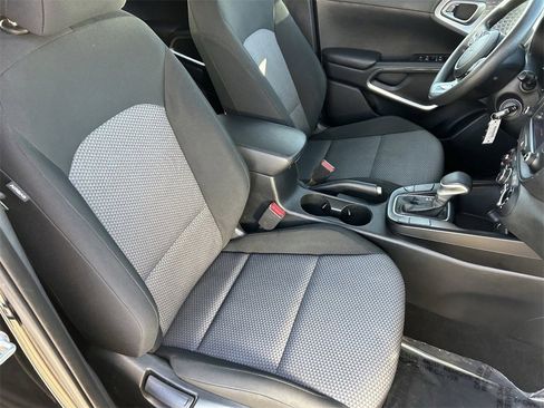 Used 2023 Kia Soul LX image 10