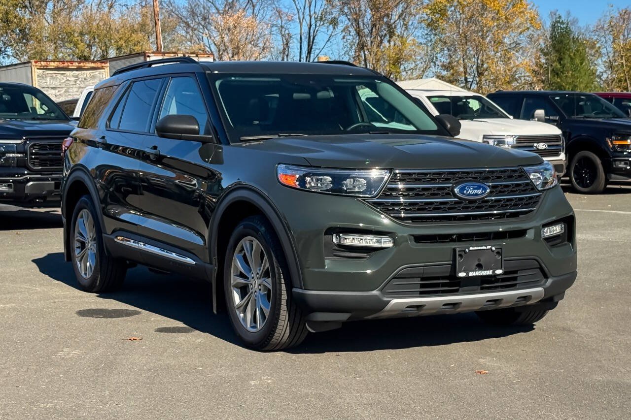 Used 2024 Ford Explorer XLT w/ Equipment Group 202A AWD/4WD image 1
