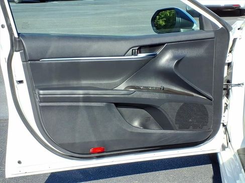 Used 2023 Toyota Camry SE FWD image 4