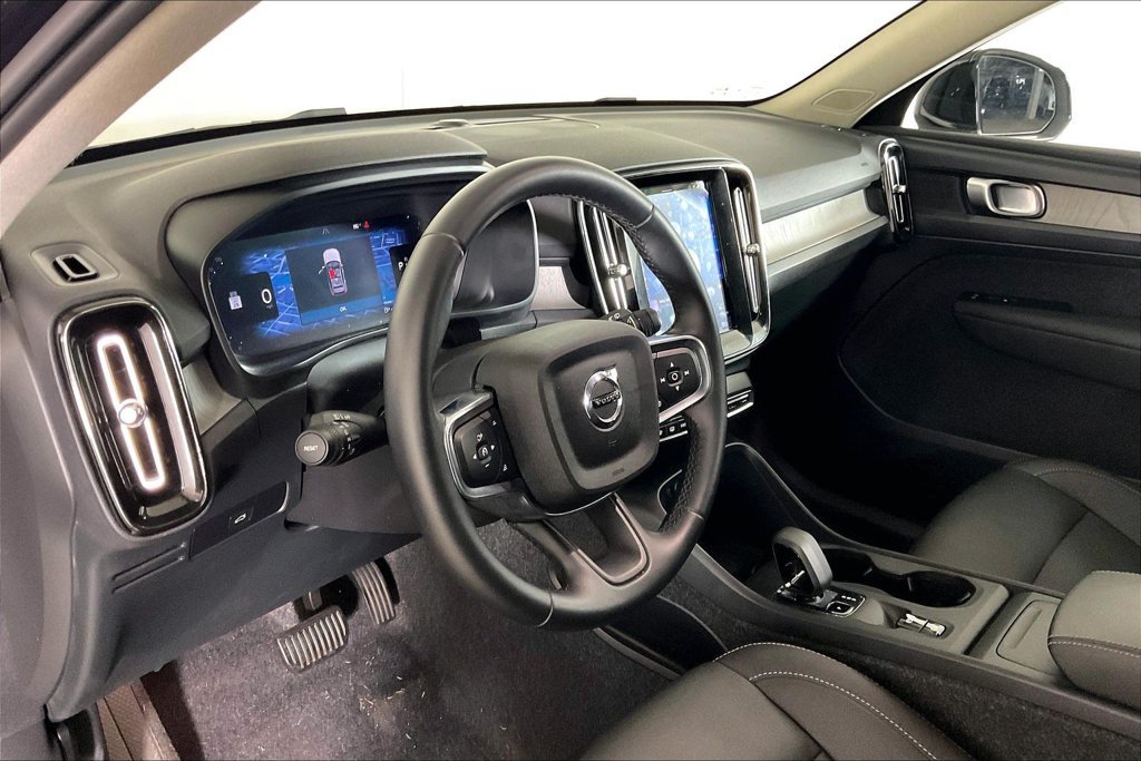Used 2025 Volvo XC40 B5 Core w/ Protection Package Premier AWD/4WD image 14