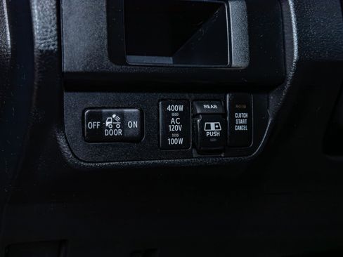 Used 2017 Toyota Tacoma TRD Sport w/ Tow Package image 16