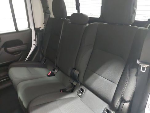 Used 2022 Jeep Gladiator Sport image 13