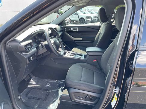 Used 2023 Ford Explorer XLT AWD/4WD image 13