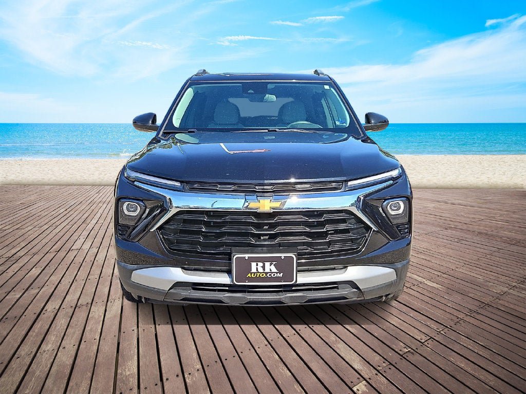 Used 2024 Chevrolet TrailBlazer LT w/ Driver Confidence Package FWD image 2