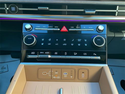 Used 2025 Hyundai Santa Fe Limited image 24