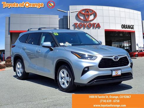 Used 2023 Toyota Highlander LE FWD image 1
