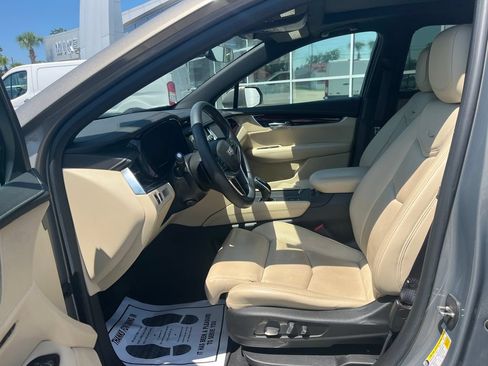 Used 2017 Cadillac XT5 Premium Luxury w/ Driver Assist Package FWD image 11
