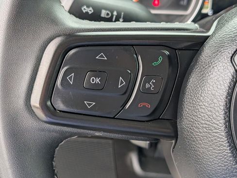 Used 2023 Jeep Gladiator Sport image 18