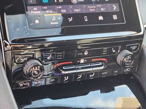 New 2025 Jeep Grand Cherokee Altitude image 12